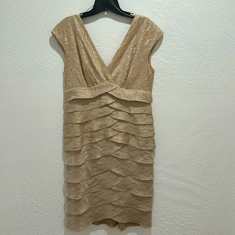 Elegant Sleeveless Dress Adrianna Papell
